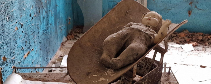 Кукла в больнице в зоне отчуждения