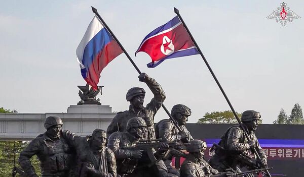 Церемония открытия в Пхеньяне музейно-мемориального комплекса, посвященного подвигу героев зарубежной военной операции. 