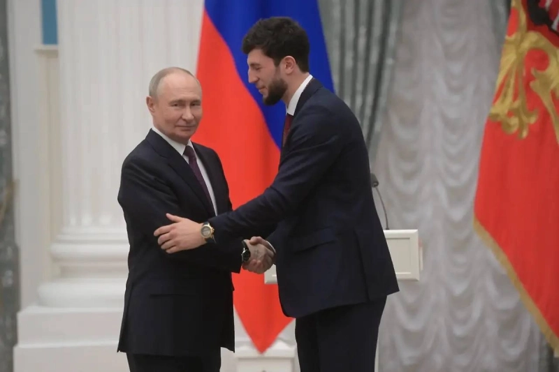 Путин вручил ордена и медали российским боксёрам — победителям мировых первенств