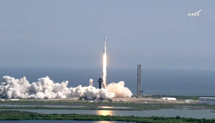 Редко, но метко: сверхтяжелая ракета-носитель Falcon Heavy совершила 12-й полет