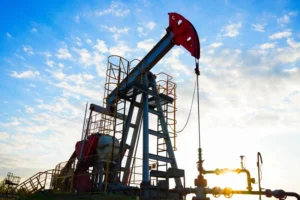 Британия бессрочно разрешила импорт топлива из нефти РФ через третьи страны