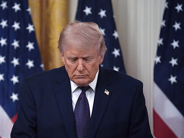 Трамп разместил пост, в котором «положил руку» на Гренландию