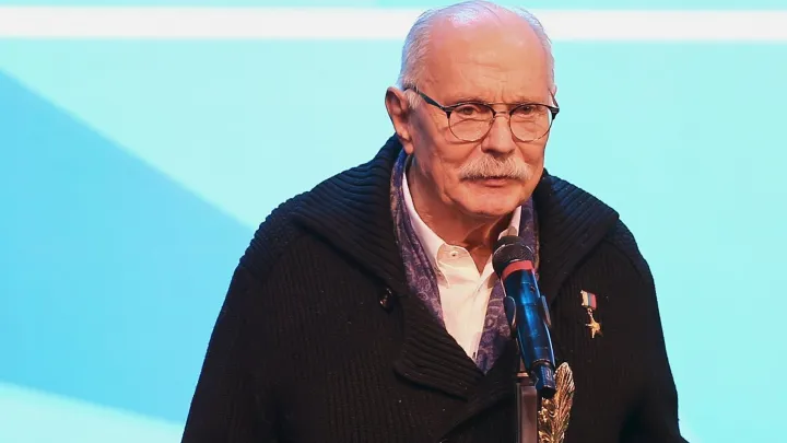 Никите Михалкову хватило грустного анекдота, чтобы сказать всё о судьбе Латвии
