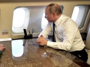 Путин собрал в Китай беспрецедентный «десант» министров и олигархов: кто и зачем летит с президентом в Пекин