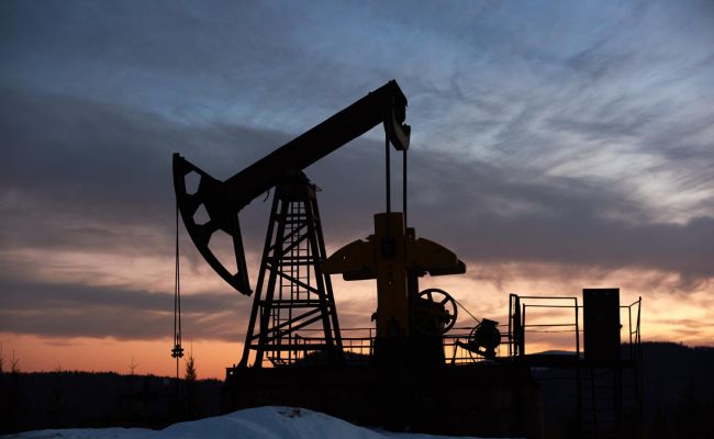 Штаты вероятно продлят временную отмену санкций на российскую нефть — мнение