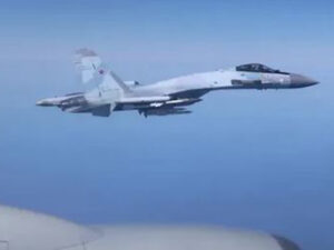 Су-35 воздушной волной отключил автопилот британского самолета-разведчика над Черным морем