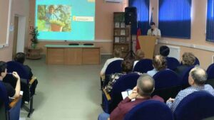 В Астраханской области пенсионерам объяснили, как обезопасить себя в Сети